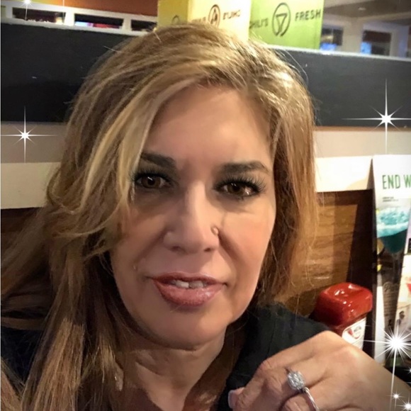 LIKE THIS POST TO GET NOTIFIED WHEN I GO LIVE. Hi I’M TRACI Posh Ambassador 5⭐️ - Picture 10 of 10